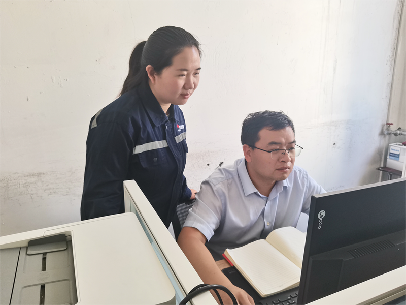 职工“夫妻档”的别样“七夕2.png 职工“夫妻档”的别样“七夕2.png