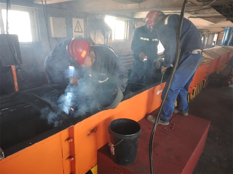 新型能源选煤公司:抢修!一场与时间的赛跑!1.jpg 新型能源选煤公司:抢修!一场与时间的赛跑!1.jpg